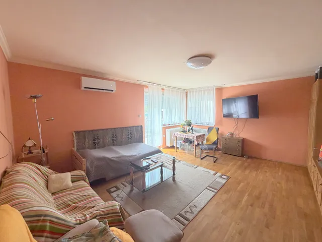 Eladó ház Üröm 261 nm