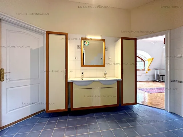 Eladó ház Budapest II. kerület 270 nm