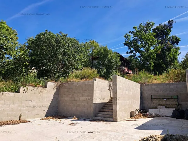 Eladó telek Szentendre 685 nm