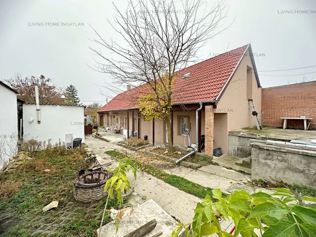 Eladó ház Üröm 164 nm