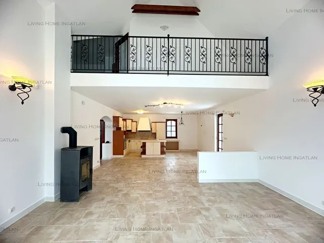 Eladó ház Üröm 236 nm