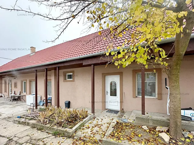 Eladó ház Üröm 164 nm