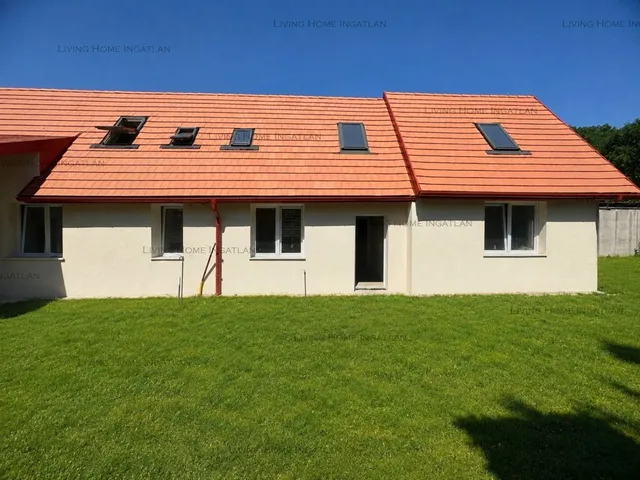 Eladó lakás Üröm 72 nm