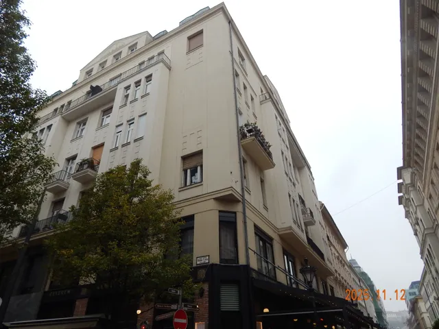 Eladó lakás Budapest V. kerület, Belváros, Október 6. 103 nm