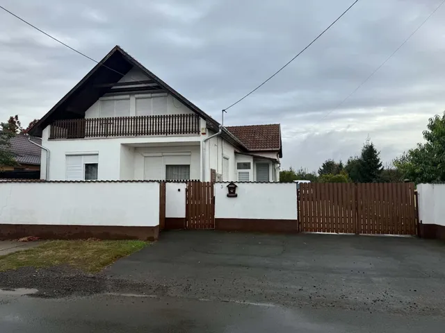 Eladó ház Rakamaz 170 nm