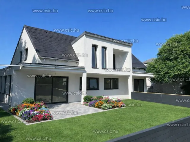 Eladó ház Budapest III. kerület, Csillaghegy 296 nm