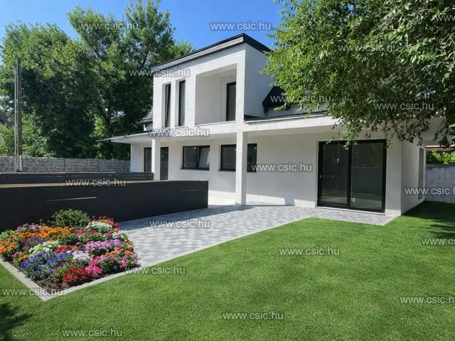 Eladó ház Budapest III. kerület, Csillaghegy 296 nm