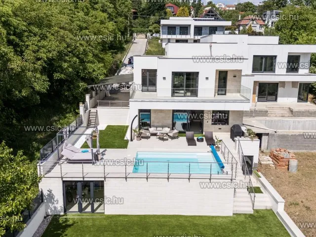 Eladó ház Budapest III. kerület, Ürömhegy 230 nm