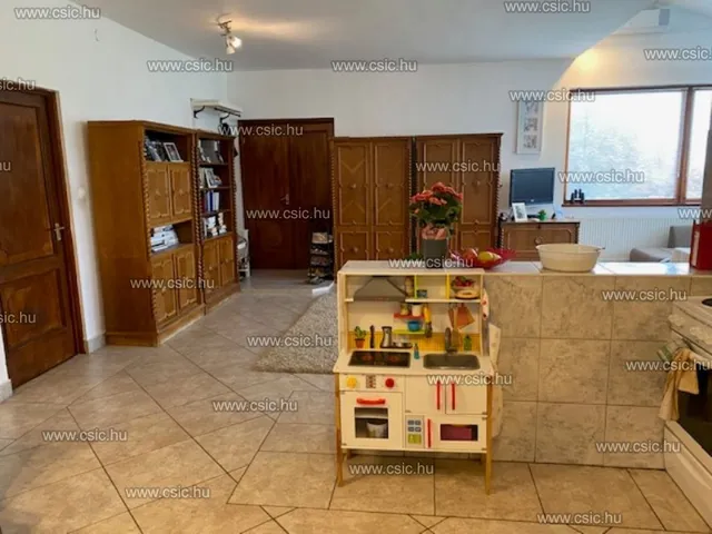 Eladó ház Pomáz 240 nm