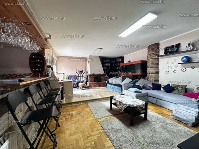 Eladó ház Budapest III. kerület, Békásmegyer-Ófalu 183 nm