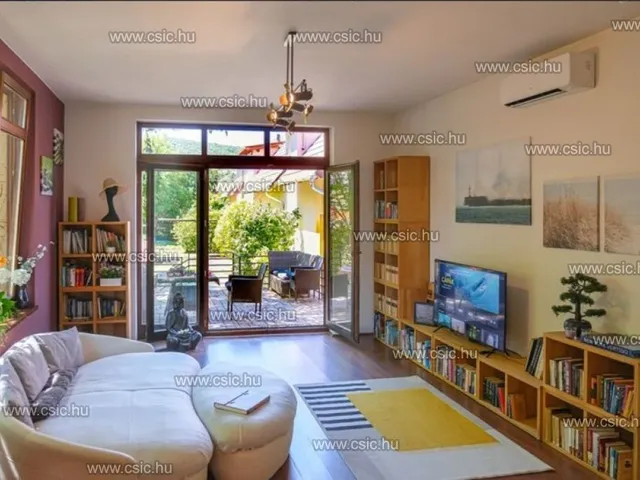 Eladó ház Budapest III. kerület, Csillaghegy 300 nm