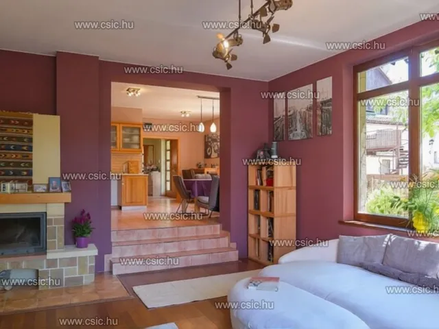 Eladó ház Budapest III. kerület, Csillaghegy 300 nm