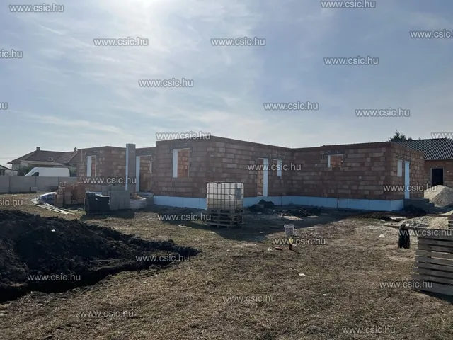 Eladó ház Kiskunlacháza 82 nm