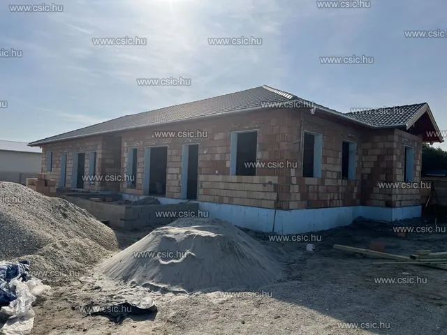 Eladó ház Kiskunlacháza 82 nm