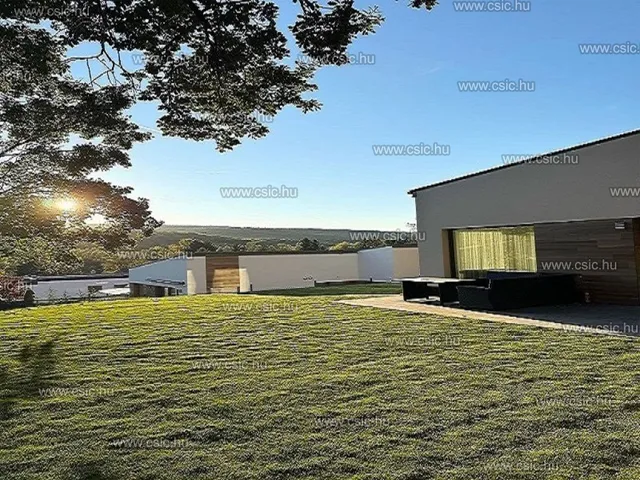 Eladó ház Remeteszőlős 165 nm