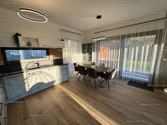 Eladó ház Remeteszőlős 165 nm