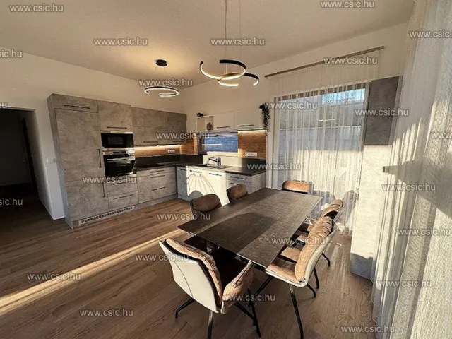 Eladó ház Remeteszőlős 165 nm