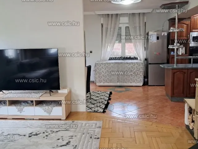 Eladó ház Budapest XV. kerület, Újpalota 388 nm