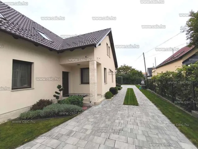 Eladó ház Solymár 320 nm