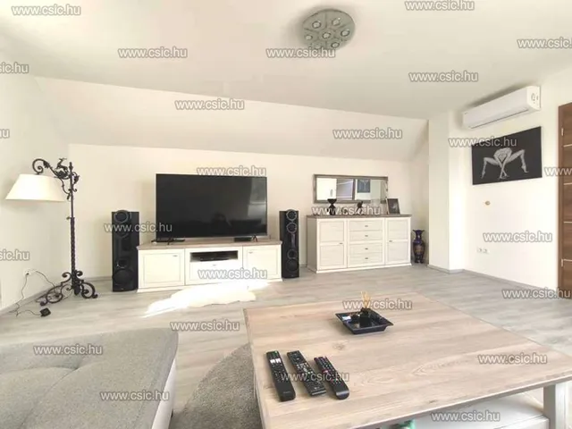 Eladó ház Solymár 242 nm