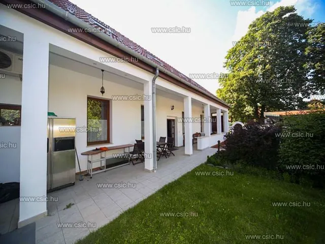 Eladó ház Solymár 239 nm