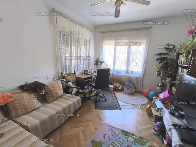 Eladó ház Budapest XVIII. kerület, Szemeretelep 170 nm