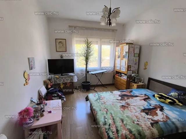 Eladó ház Budapest XVIII. kerület, Szemeretelep 170 nm