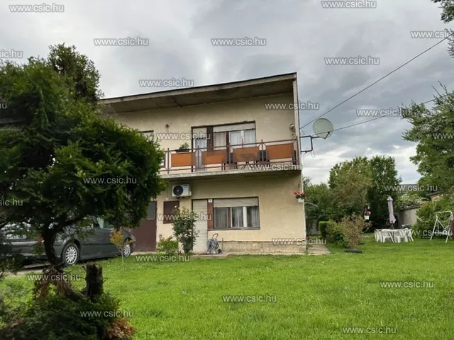 Eladó ház Üröm 240 nm