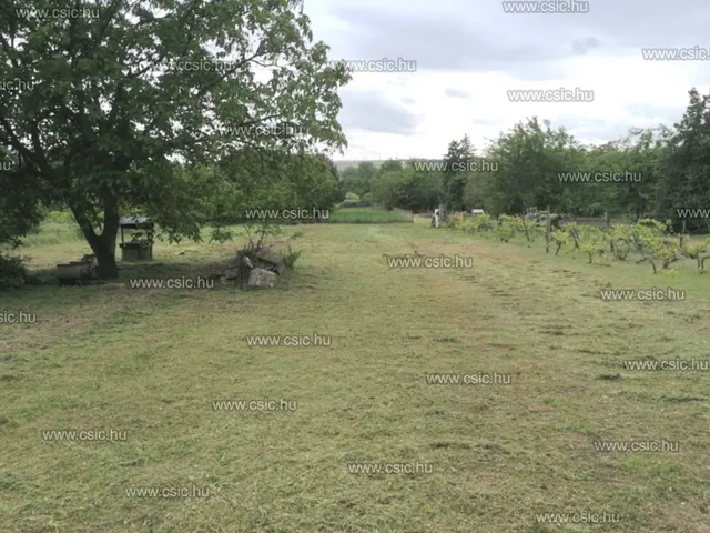 Eladó telek Pátka 1880 nm