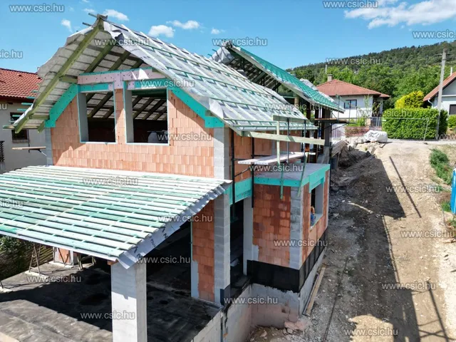 Eladó ház Üröm 180 nm