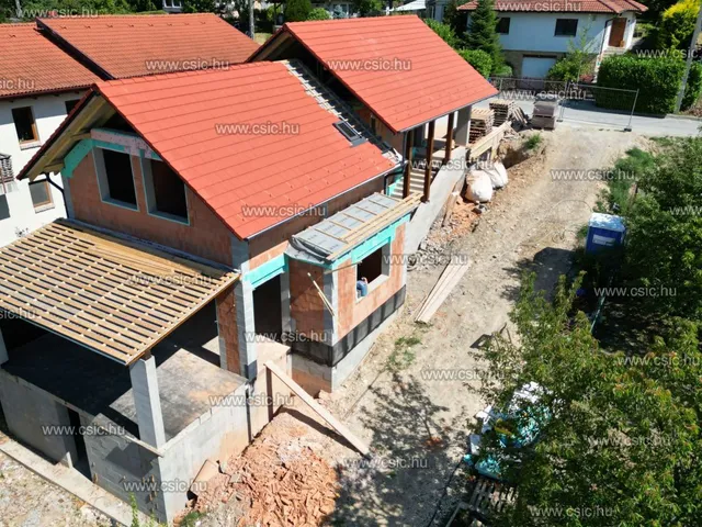 Eladó ház Üröm 180 nm