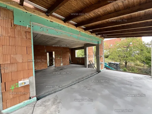 Eladó ház Üröm 180 nm