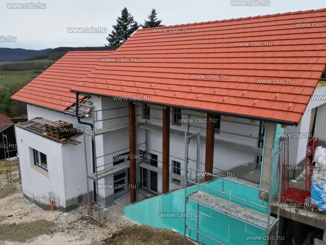 Eladó ház Üröm 180 nm