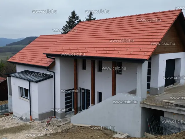 Eladó ház Üröm 180 nm