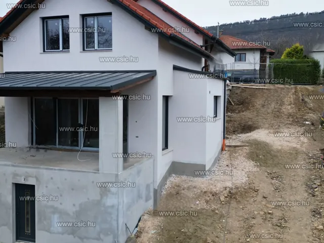 Eladó ház Üröm 180 nm