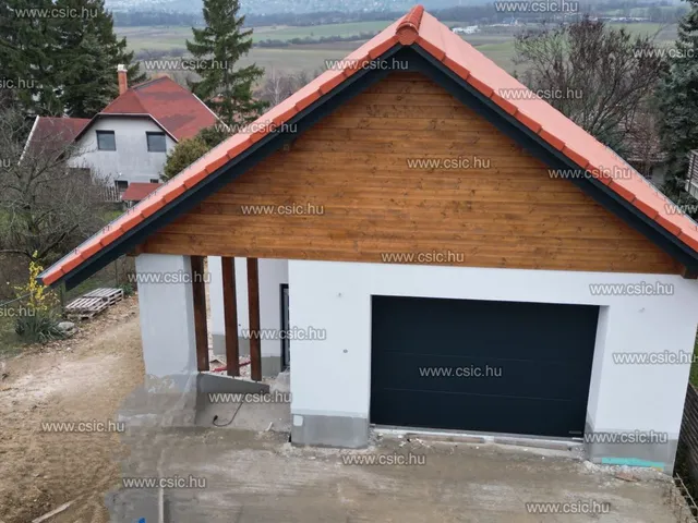 Eladó ház Üröm 180 nm