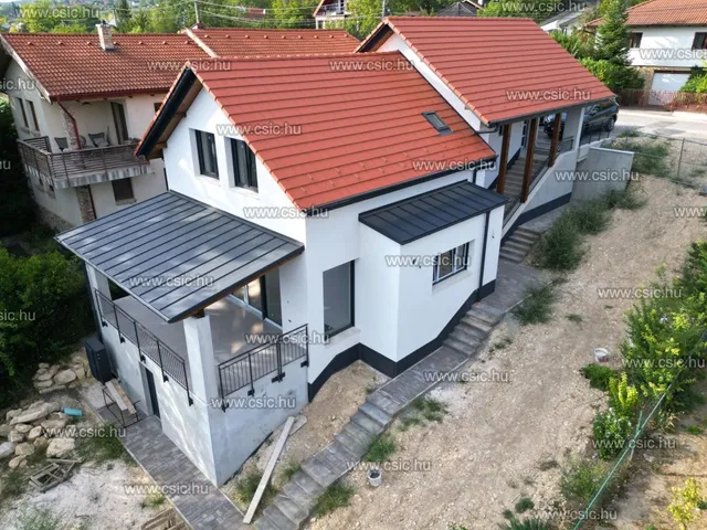 Eladó ház Üröm 180 nm