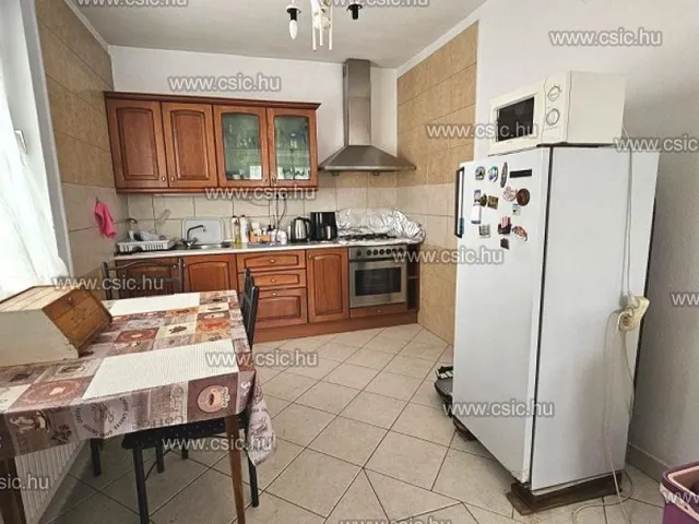 Eladó ház Érd 260 nm