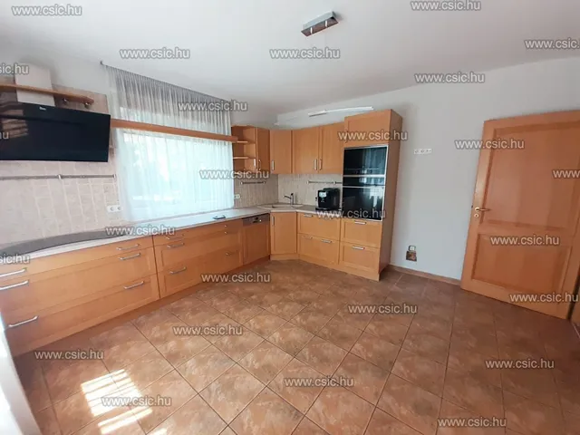 Eladó ház Budapest XVII. kerület, Rákoscsaba-Újtelep 210 nm