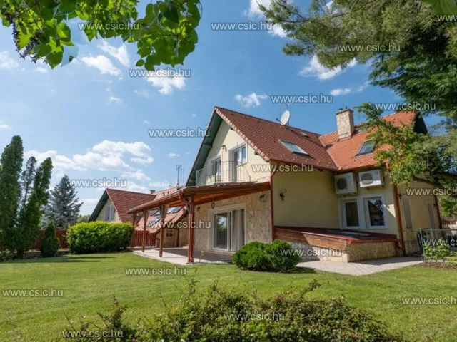 Eladó ház Budakeszi 300 nm