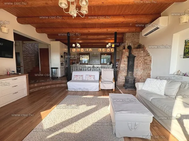 Eladó ház Esztergom 240 nm