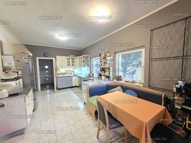 Eladó ház Pilisborosjenő 231 nm