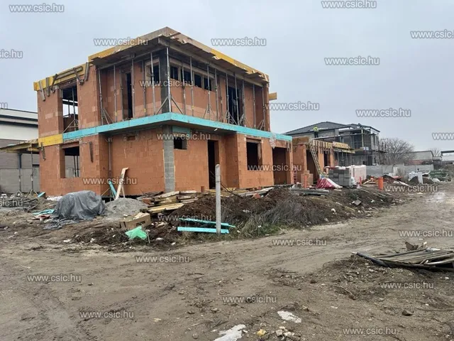 Eladó ház Budapest XVIII. kerület, Almáskert 154 nm