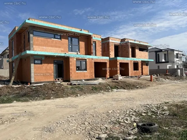 Eladó ház Budapest XVIII. kerület, Almáskert 154 nm