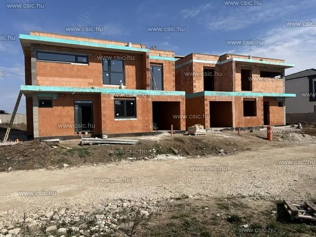 Eladó ház Budapest XVIII. kerület, Almáskert 154 nm