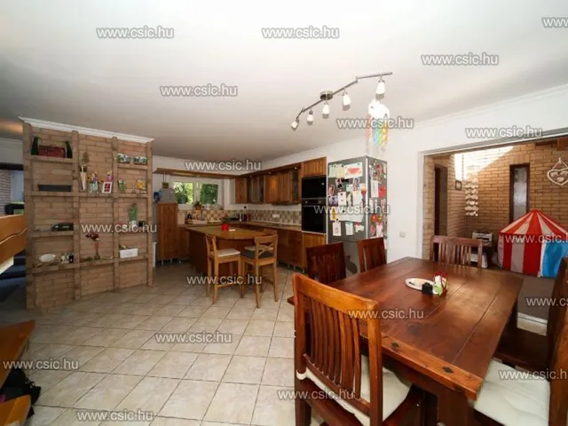 Eladó ház Telki 210 nm