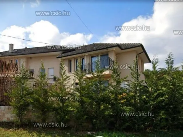 Eladó ház Budapest III. kerület, Aranyhegy 200 nm