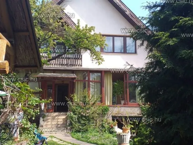 Eladó ház Budapest III. kerület, Mocsáros-dűlő 210 nm