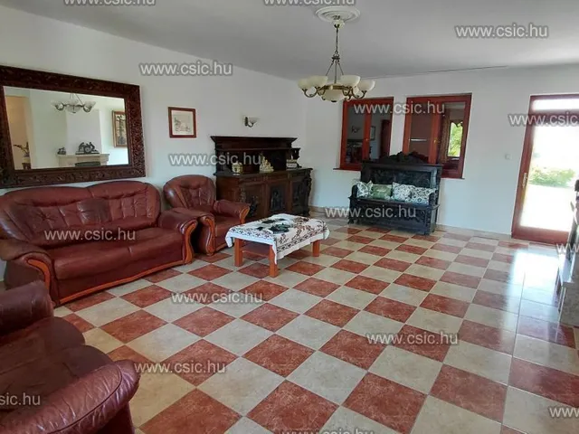 Eladó ház Csomád 215 nm
