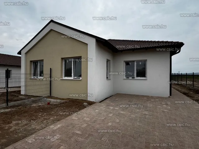 Eladó ház Csörög 108 nm